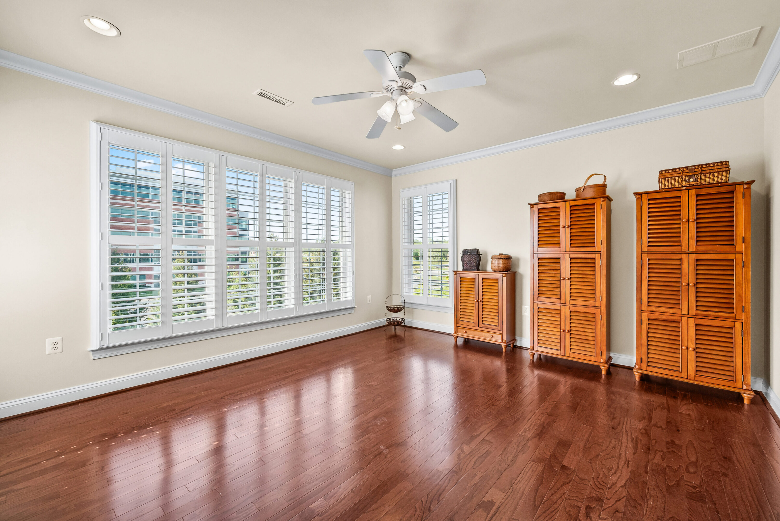 Empty room with wooden floor and cabinets